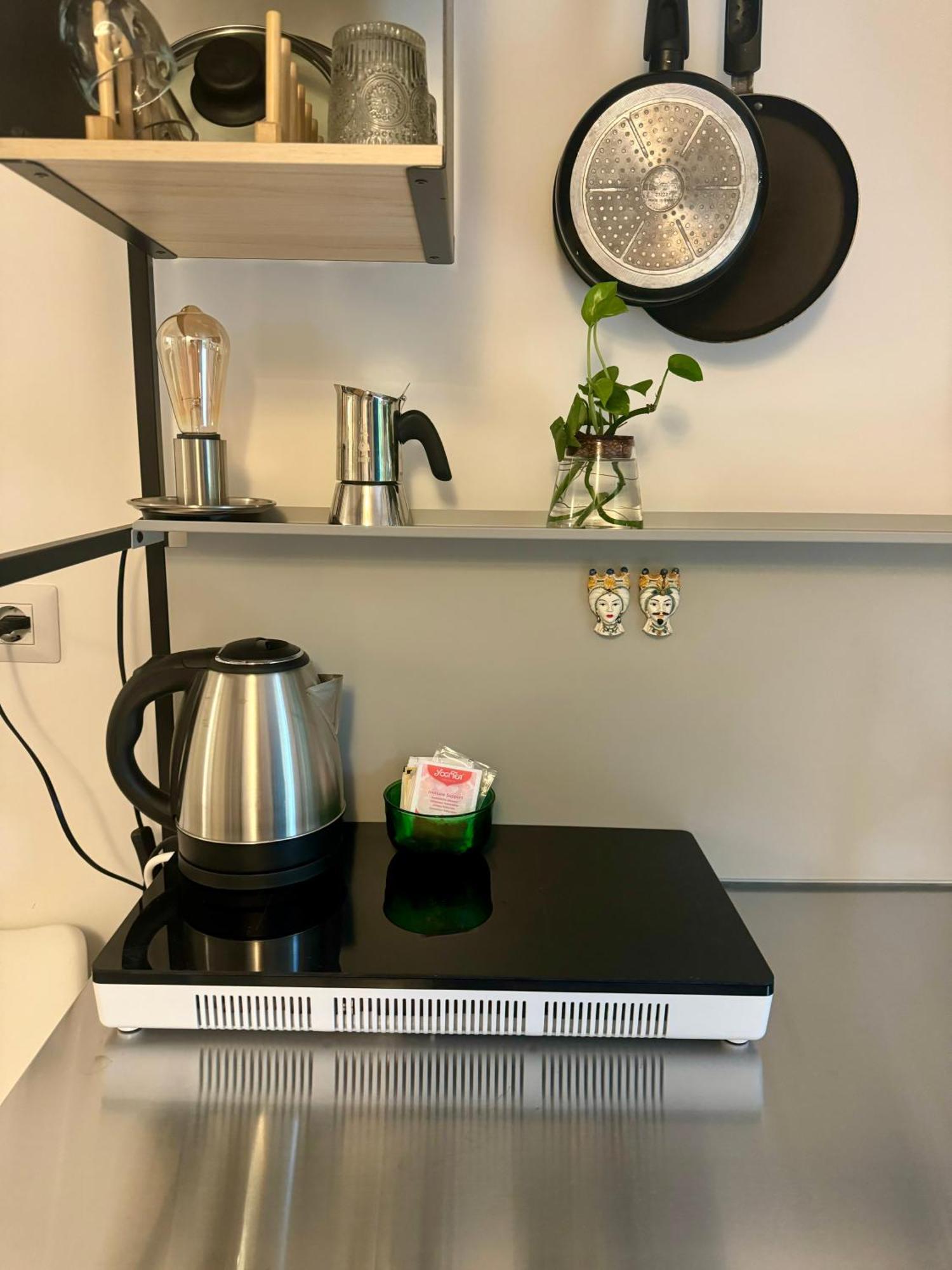Urban Oasis Apartment Rom